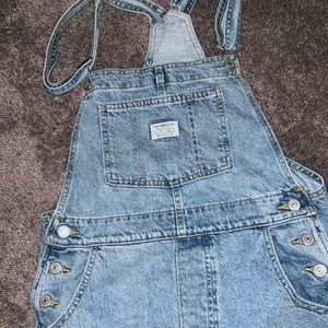 Levi’s baggy overalls